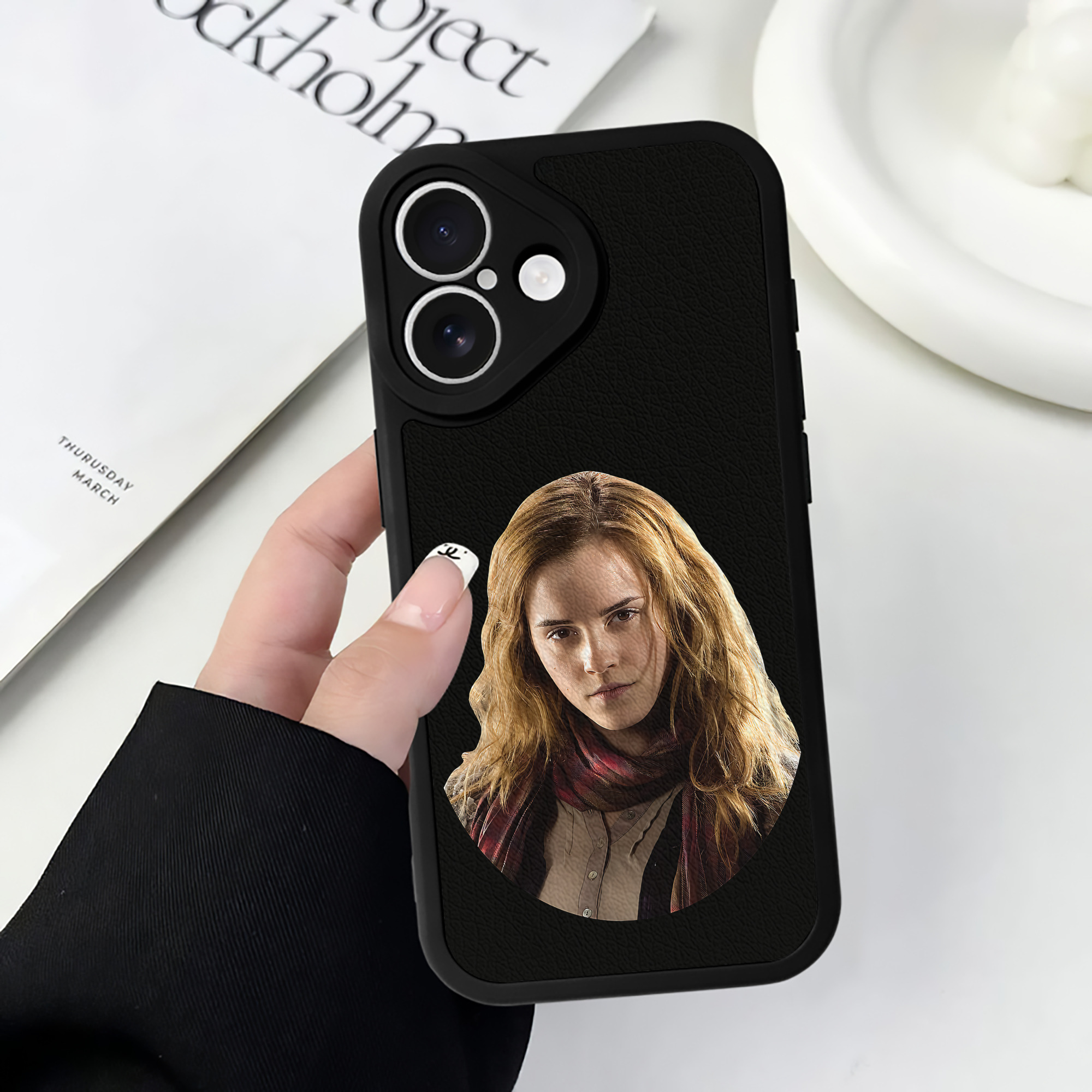 （画像用） Harry Potter ハリー・ポッターシリーズ 【iPhone 16シリーズ対応】シリコンスマホケース（レザー調） 材質：シリコン